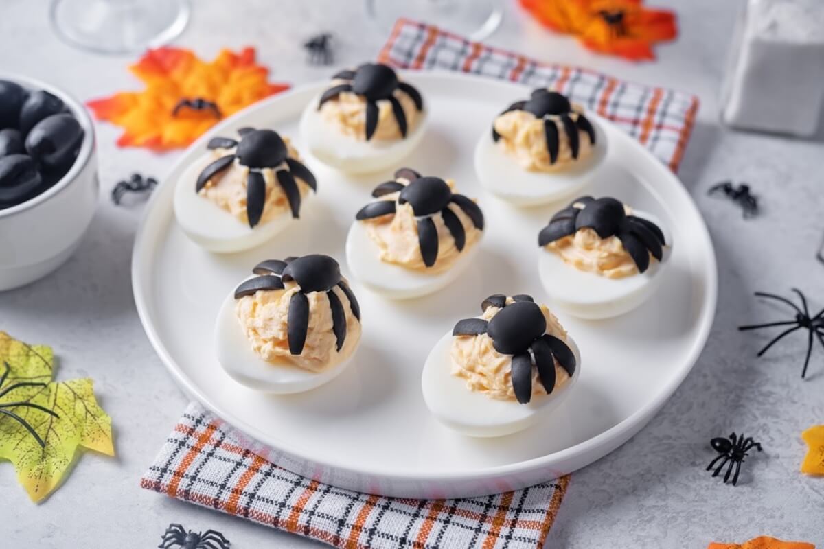 Huevos rellenos de Halloween