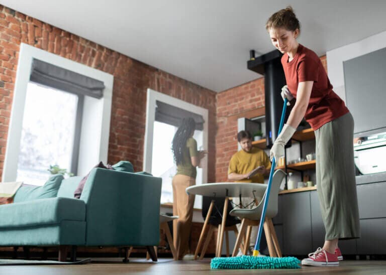 El método de limpieza del domingo para poner la casa a punto en menos tiempo