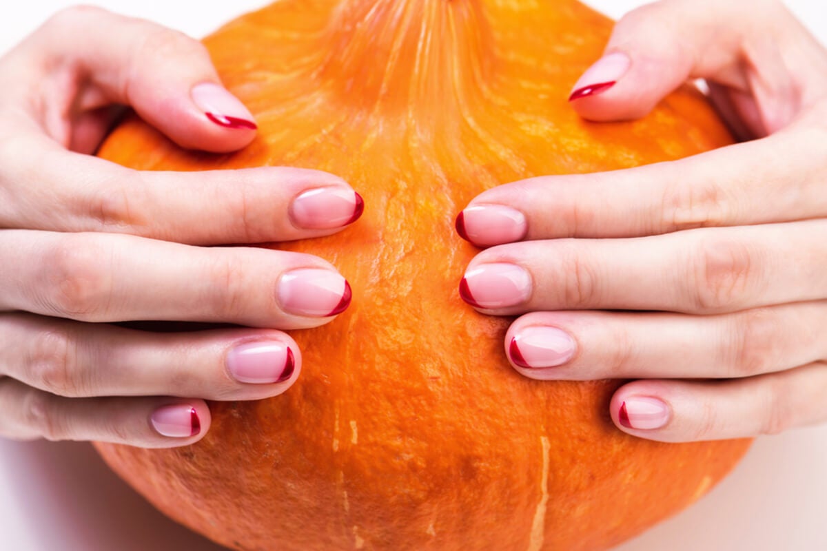 Manicura francesa en tono naranja quemado