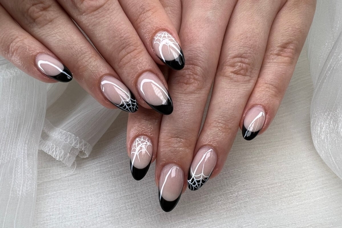 Manicura con telarañas