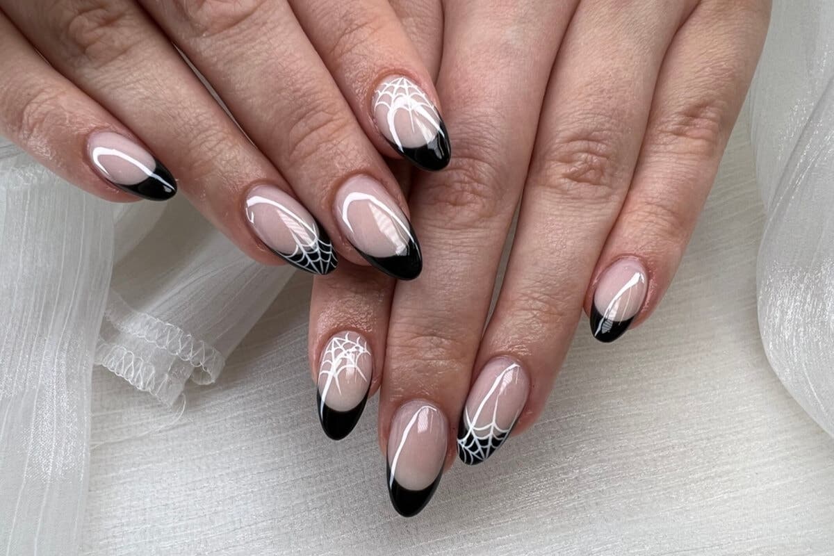Manicura con telarañas